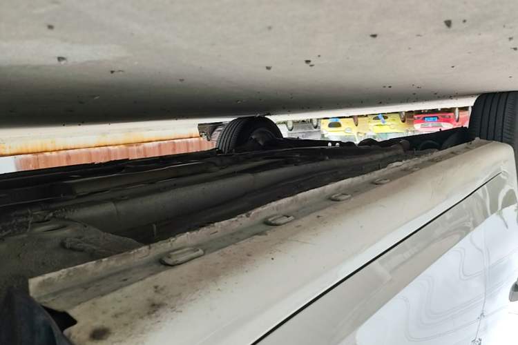 Used Roewe i6 2018 20T Automatic Internet ZhiZun Edition Right Side Sill