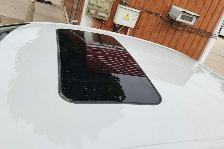 Used Roewe i6 2018 20T Automatic Internet ZhiZun Edition Roof