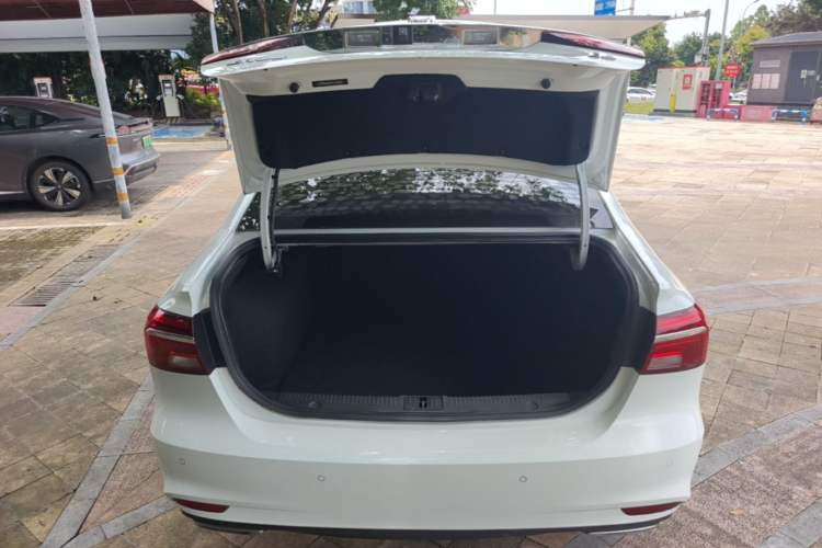 Used Roewe i6 2018 20T Automatic Flagship Edition Trunk