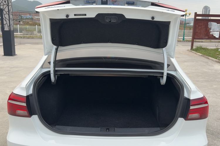 Used Roewe i6 2018 20T Automatic Flagship Edition Trunk