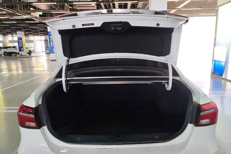 Used Roewe i6 2018 20T Automatic Internet Smart Edition Trunk