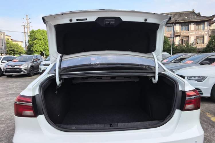 Used Roewe i6 2018 20T Automatic Internet Smart Edition Trunk