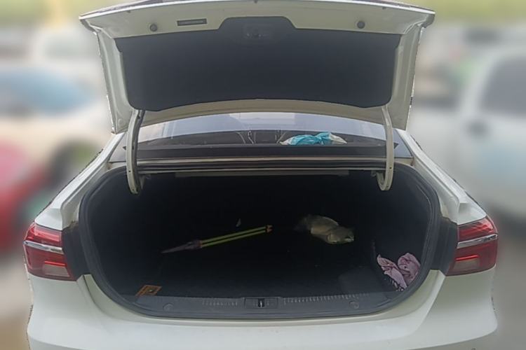 Used Roewe i6 2018 20T Automatic Internet ZhiZun Edition Trunk