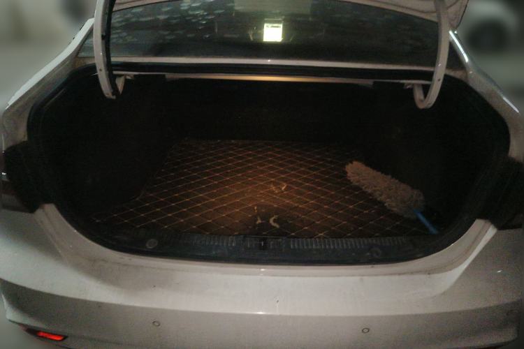 Used Roewe i6 2018 20T Automatic Internet Smart Edition Trunk
