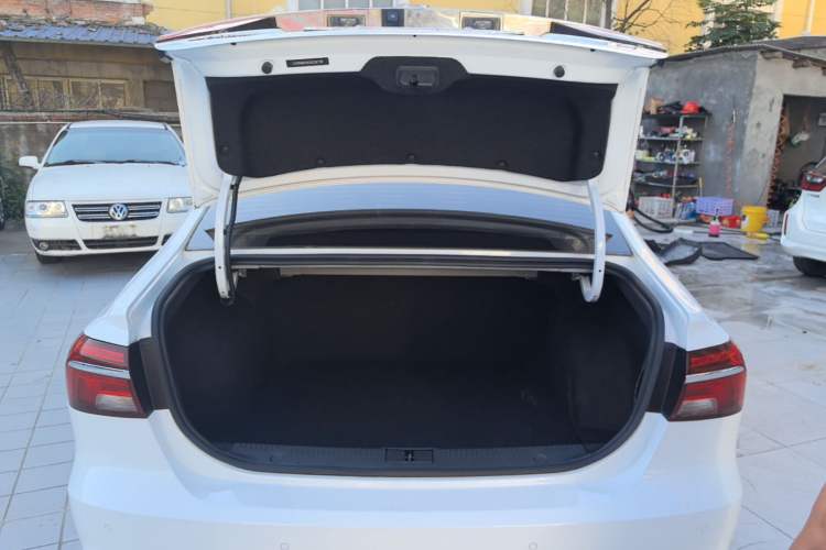 Used Roewe i6 2018 20T Automatic Flagship Edition Trunk