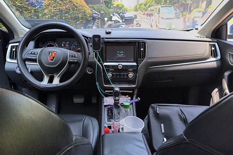 Used Roewe i6 2019 PLUS 1.6L CVT 4G Connected Luxury Deluxe Edition Center Console