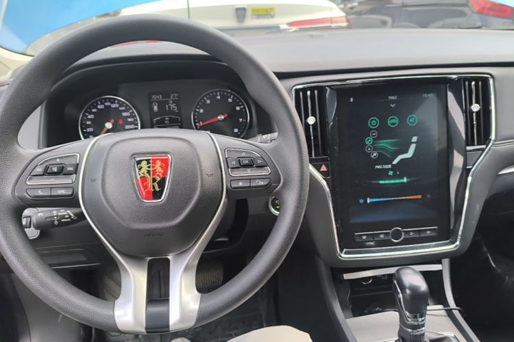 Used Roewe i6 2019 PLUS 20T TST 4G Connected Flagship Superb Edition Center Console