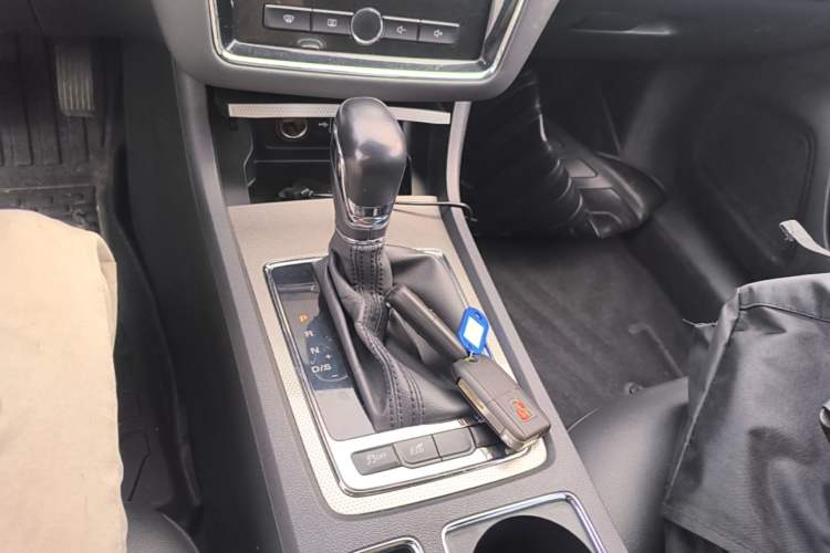 Used Roewe i6 2019 PLUS 20T TST 4G Connected Flagship Superb Edition Gear Lever