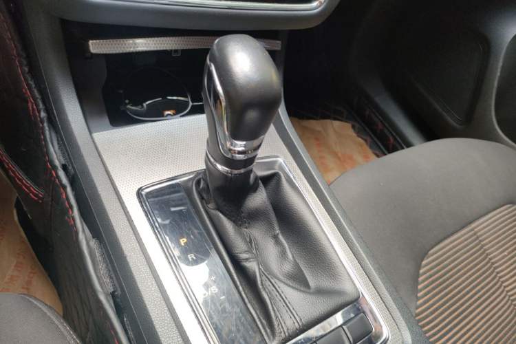 Used Roewe i6 2019 PLUS 1.6L CVT 4G Connected Luxury Deluxe Edition Gear Lever
