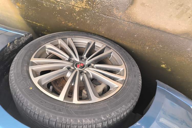 Used Roewe i6 2019 PLUS 20T TST 4G Connected Flagship Superb Edition Left Front Wheel Hub