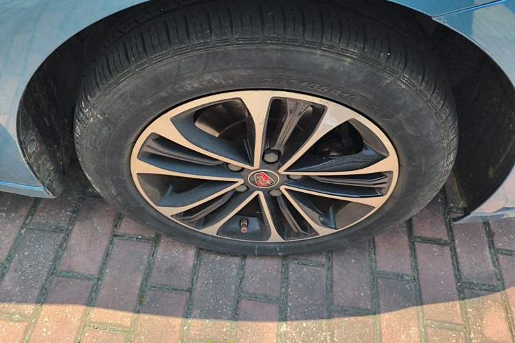 Used Roewe i6 2019 PLUS 1.6L CVT 4G Connected Luxury Deluxe Edition Right Front Wheel Hub