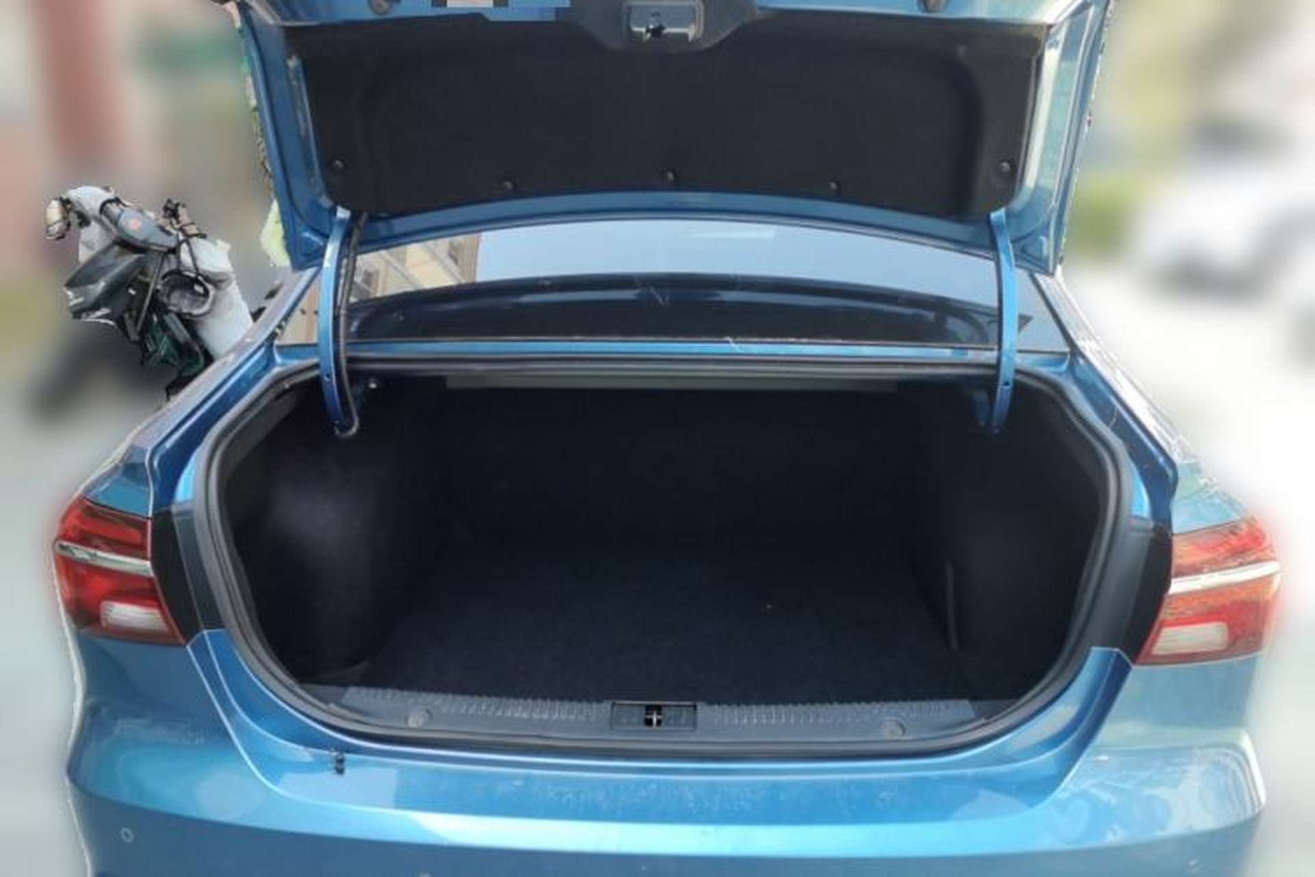 Used Roewe i6 2019 PLUS 20T TST 4G Connected Flagship Superb Edition Trunk
