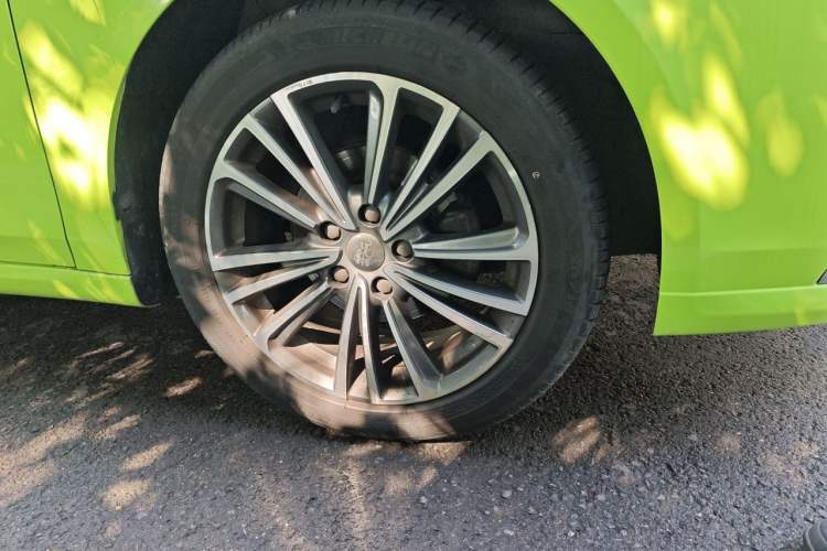 Used Roewe i6 2019 PLUS 1.6L CVT 4G Connected Flagship Deluxe Edition Right Front Wheel Hub