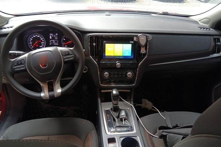 Used Roewe i6 2019 PLUS 1.6L CVT 4G Connected Luxury Deluxe Edition Center Console
