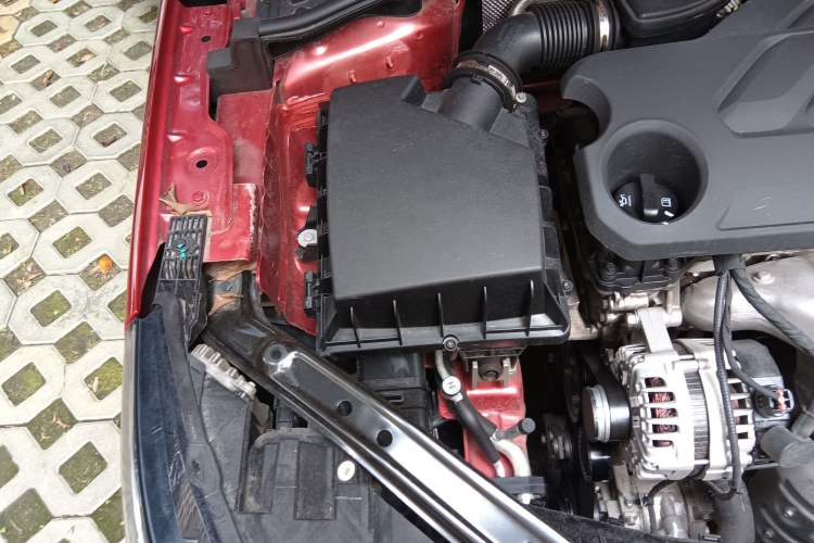 Used Roewe i6 2019 PLUS 1.6L CVT 4G Connected Luxury Deluxe Edition Engine Bay Right