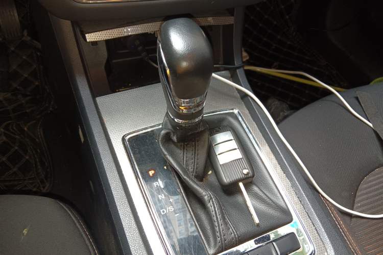 Used Roewe i6 2019 PLUS 1.6L CVT 4G Connected Luxury Deluxe Edition Gear Lever