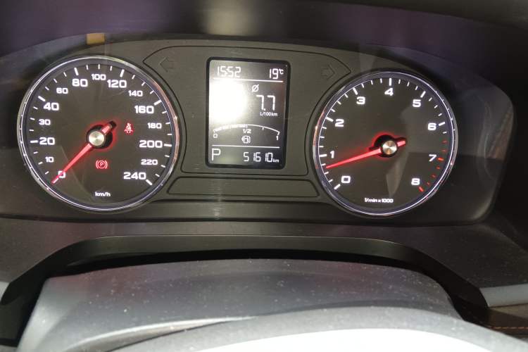 Used Roewe i6 2019 PLUS 1.6L CVT 4G Connected Luxury Deluxe Edition Odometer Close Up