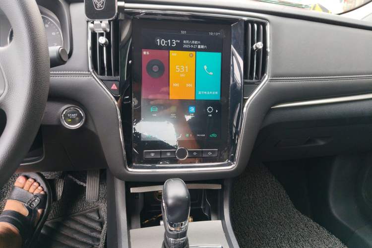 Used Roewe i6 2019 PLUS 20T TST 4G Connected Flagship Superb Edition Audio And AC Panel