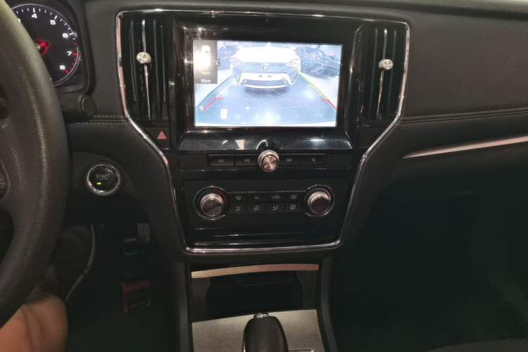 Used Roewe i6 2019 PLUS 1.6L CVT 4G Connected Luxury Deluxe Edition Audio And AC Panel
