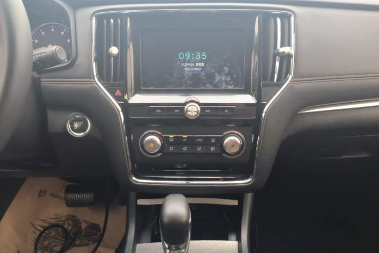 Used Roewe i6 2019 PLUS 1.6L CVT 4G Connected Luxury Deluxe Edition Audio And AC Panel