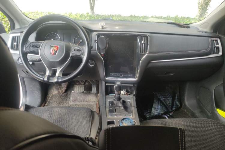 Used Roewe i6 2019 PLUS 1.6L CVT 4G Connected Flagship Deluxe Edition Center Console