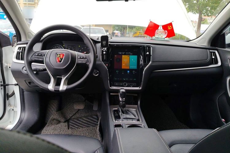 Used Roewe i6 2019 PLUS 20T TST 4G Connected Flagship Superb Edition Center Console