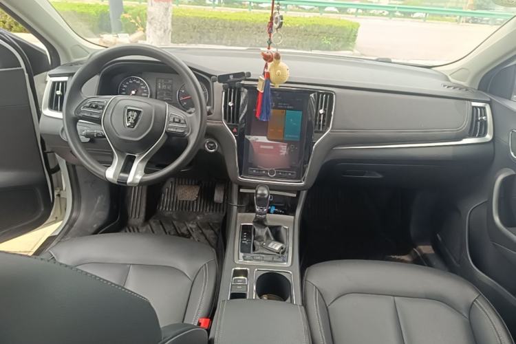 Used Roewe i6 2019 PLUS 1.6L CVT 4G Connected Flagship Deluxe Edition Center Console