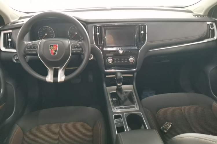 Used Roewe i6 2019 PLUS 1.6L CVT 4G Connected Luxury Deluxe Edition Center Console