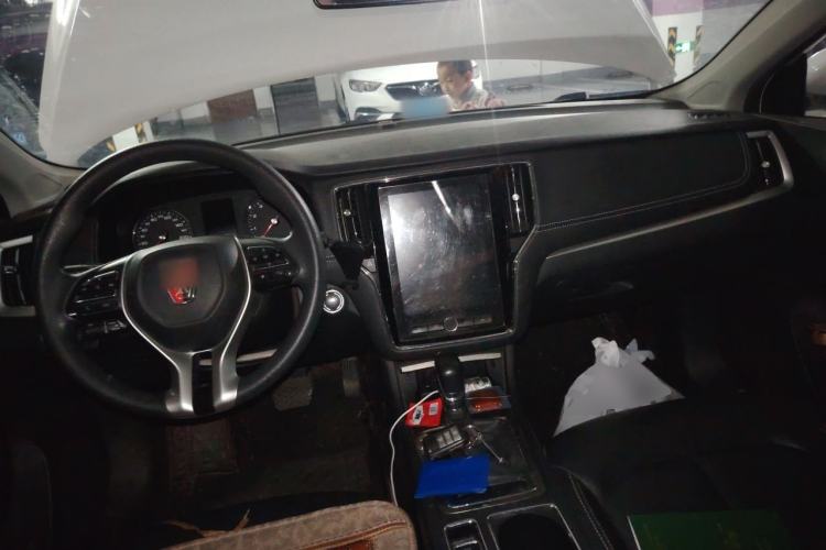Used Roewe i6 2019 PLUS 20T TST 4G Connected Supreme Amazing Edition Center Console