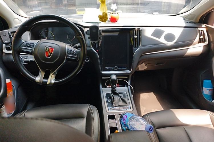 Used Roewe i6 2019 PLUS 20T TST 4G Connected Flagship Superb Edition Center Console
