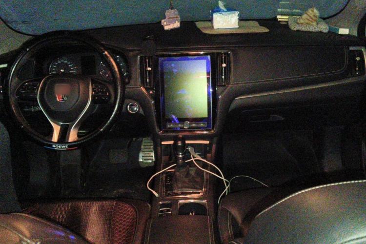 Used Roewe i6 2019 PLUS 20T TST 4G Connected Flagship Superb Edition Center Console
