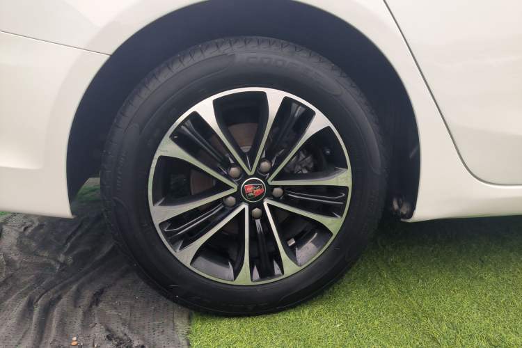 Used Roewe i6 2019 PLUS 1.6L CVT 4G Connected Luxury Deluxe Edition Exterior 8