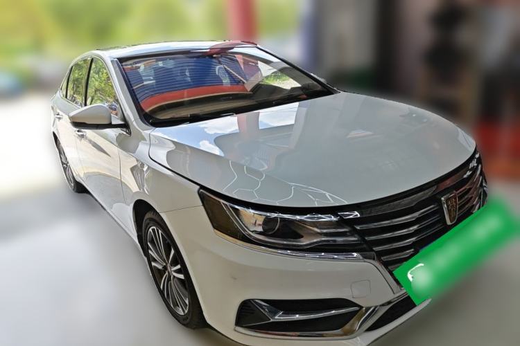 Used Roewe i6 2019 PLUS 1.6L Manual 4G Connect Flagship Deluxe Edition Front Right 45 Deg