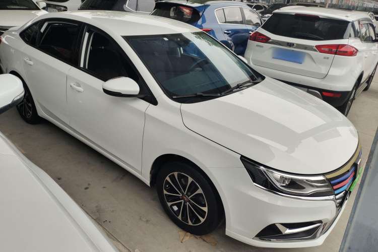 Used Roewe i6 2019 PLUS 1.6L CVT 4G Connected Luxury Deluxe Edition Front Right 45 Deg