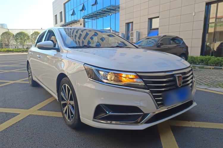 Used Roewe i6 2019 PLUS 20T TST 4G Connected Flagship Superb Edition Front Right 45 Deg