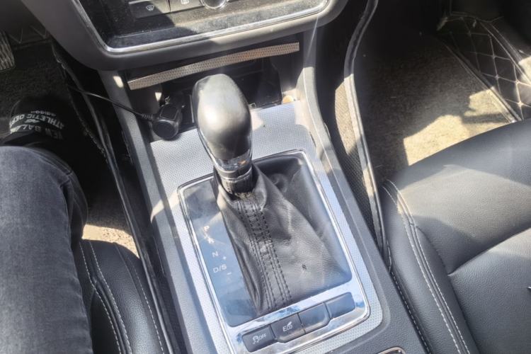 Used Roewe i6 2019 PLUS 20T TST 4G Connected Supreme Amazing Edition Gear Lever