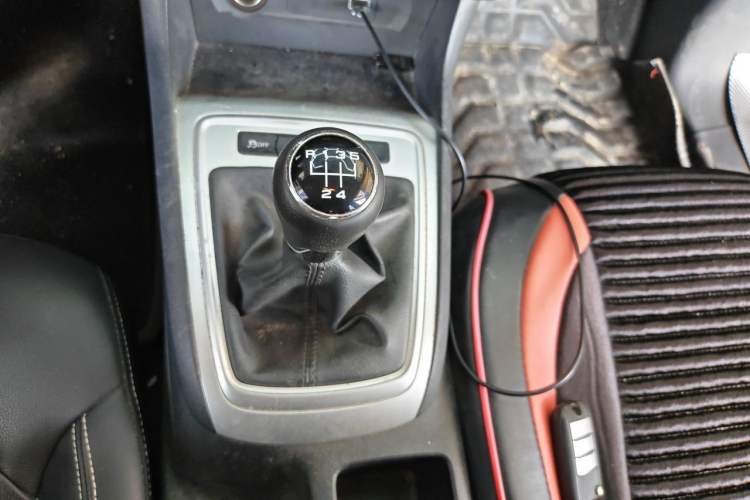 Used Roewe i6 2019 PLUS 1.6L Manual 4G Connect Flagship Deluxe Edition Gear Lever