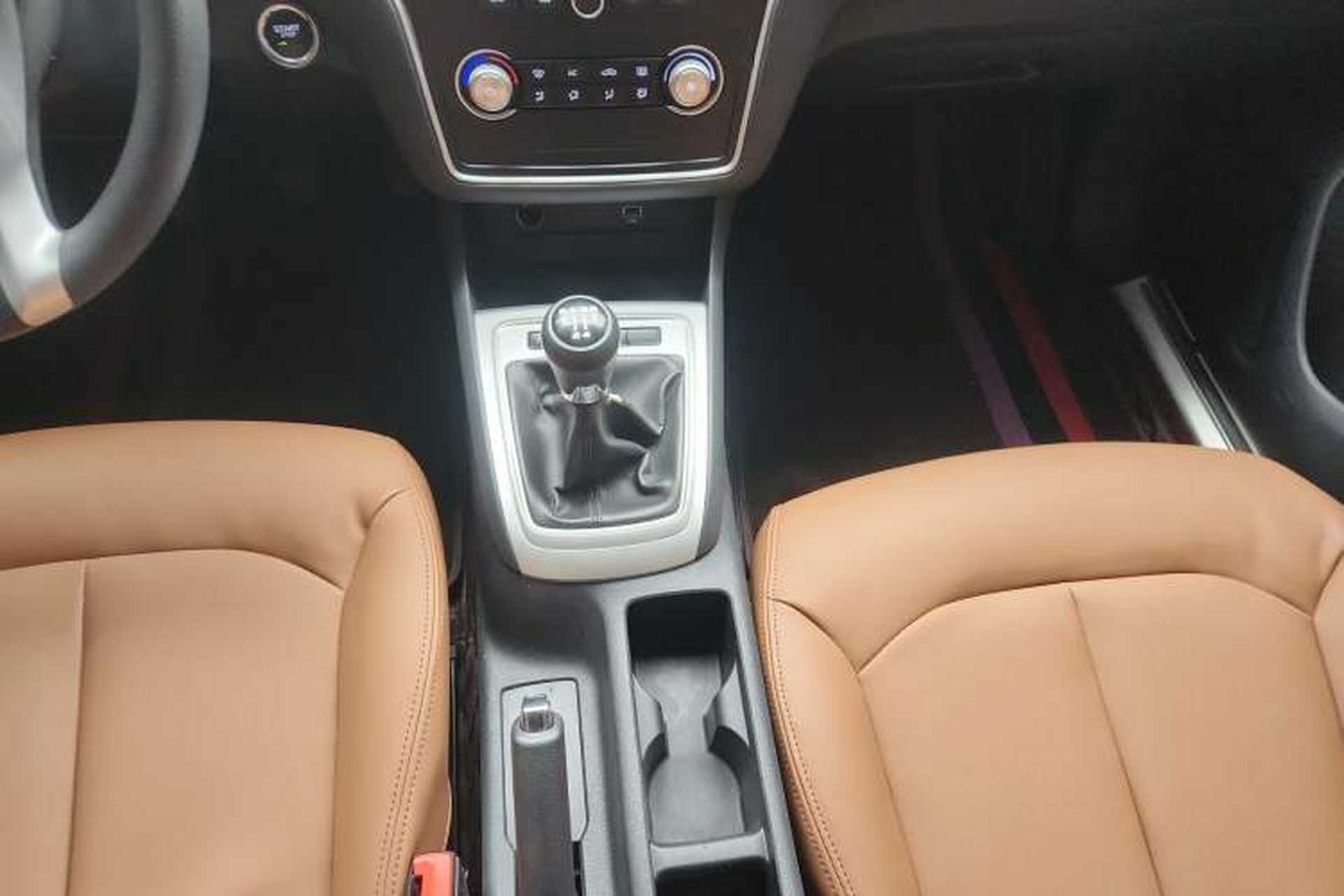 Used Roewe i6 2019 PLUS 1.6L Manual 4G Connected Deluxe Top-Tier Version Gear Lever