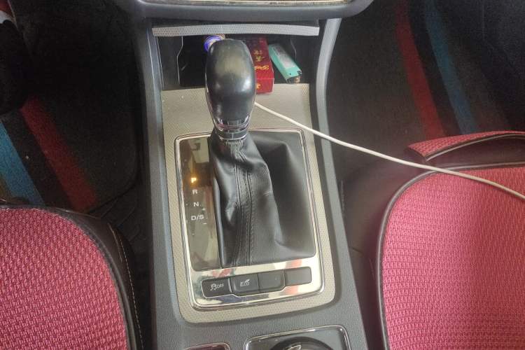 Used Roewe i6 2019 PLUS 1.6L CVT 4G Connected Luxury Deluxe Edition Gear Lever