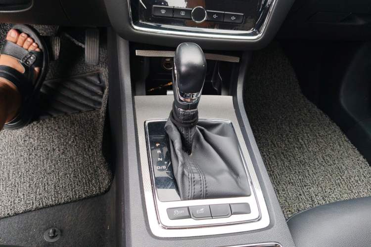 Used Roewe i6 2019 PLUS 20T TST 4G Connected Flagship Superb Edition Gear Lever