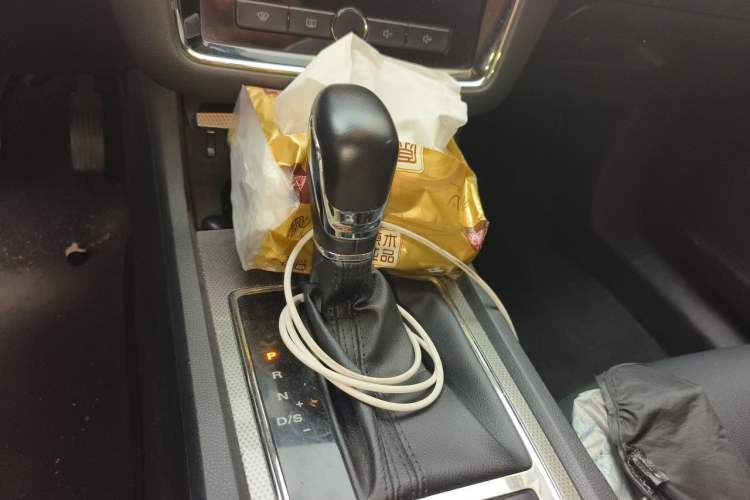 Used Roewe i6 2019 PLUS 1.6L CVT 4G Connected Flagship Deluxe Edition Gear Lever