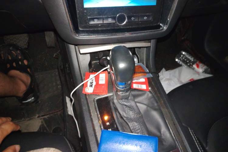 Used Roewe i6 2019 PLUS 20T TST 4G Connected Supreme Amazing Edition Gear Lever