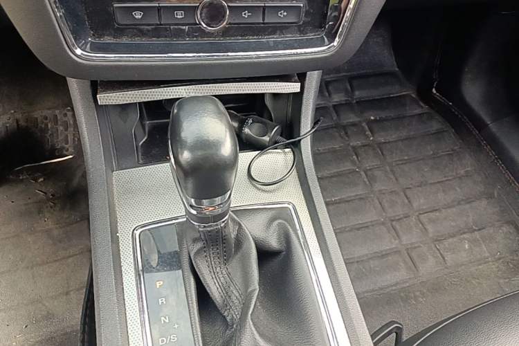 Used Roewe i6 2019 PLUS 1.6L CVT 4G Connected Flagship Deluxe Edition Gear Lever