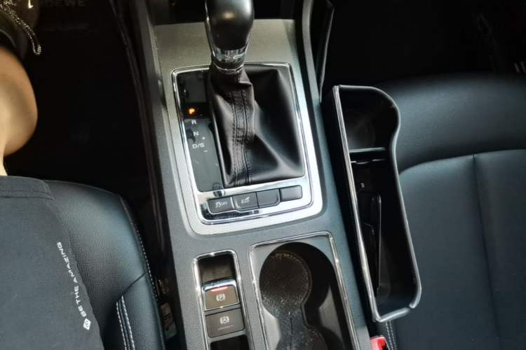 Used Roewe i6 2019 PLUS 1.6L CVT 4G Connected Flagship Deluxe Edition Gear Lever
