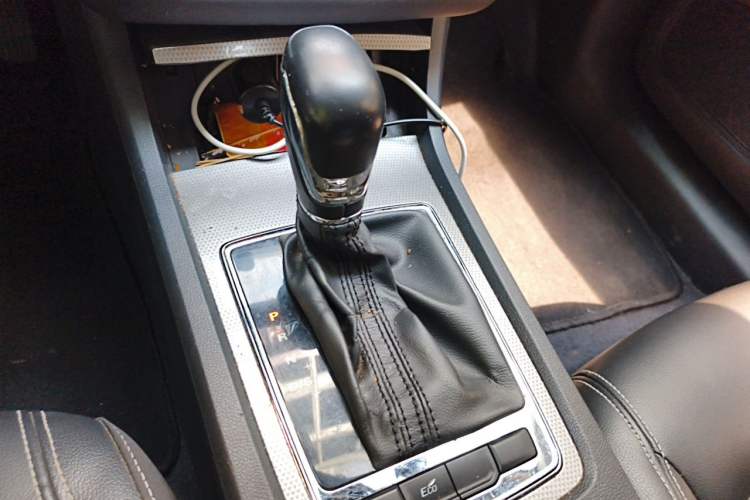 Used Roewe i6 2019 PLUS 20T TST 4G Connected Flagship Superb Edition Gear Lever