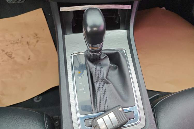 Used Roewe i6 2019 PLUS 20T TST 4G Connected Flagship Superb Edition Gear Lever