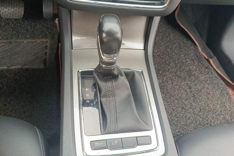Used Roewe i6 2019 PLUS 1.6L CVT 4G Connected Flagship Deluxe Edition Gear Lever
