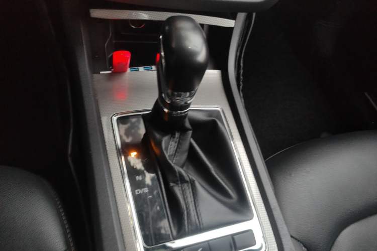 Used Roewe i6 2019 PLUS 1.6L CVT 4G Connected Flagship Deluxe Edition Gear Lever