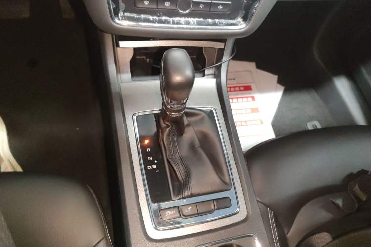 Used Roewe i6 2019 PLUS 1.6L CVT 4G Connected Flagship Deluxe Edition Gear Lever