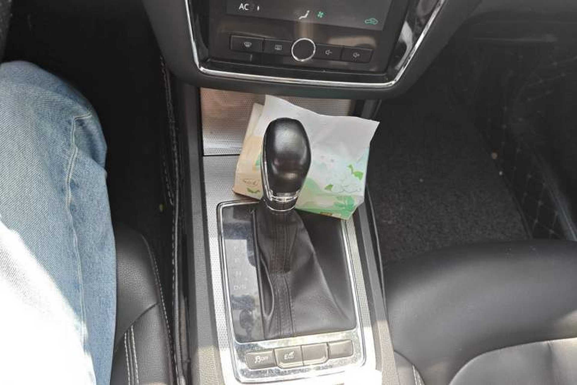 Used Roewe i6 2019 PLUS 1.6L CVT 4G Connected Flagship Deluxe Edition Gear Lever
